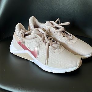 Nike Legend Essential
